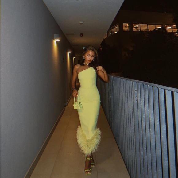 HOUSE OF CB 'Alessia’ Asymmetric Feather Trim Midi Dress - Picture 7 of 10